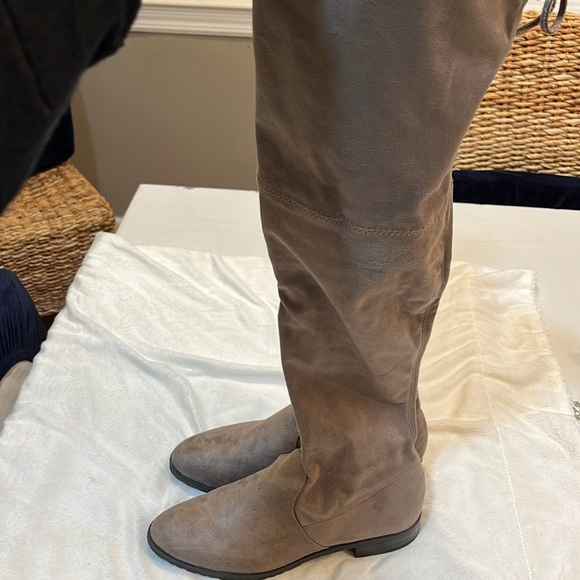 Unisa Adivan Over The Knee Boots Taupe Faux Suede Size 71/2 M - Picture 4 of 11